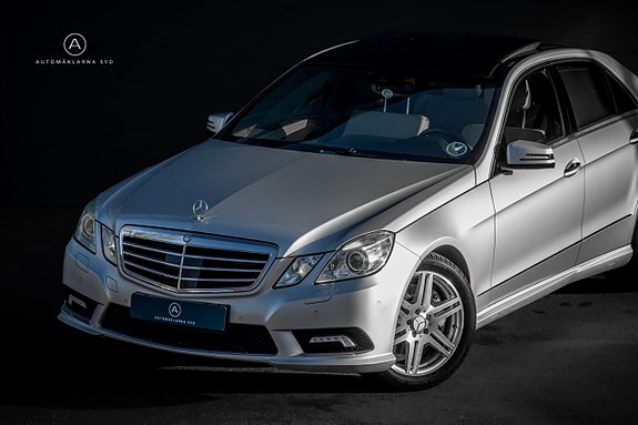 Mercedes-Benz E500 3 of 5