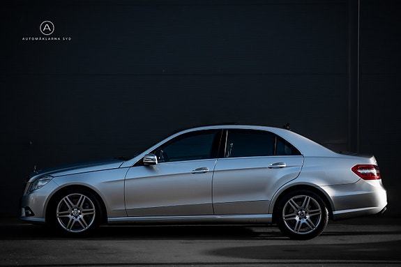 Mercedes-Benz E500 23 of 27