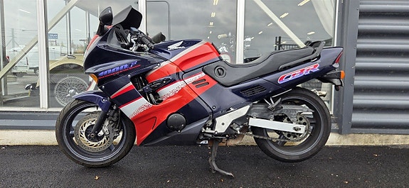 Honda CBR1000 Röd Svart 4 of 11