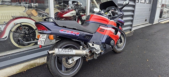 Honda CBR1000 Röd Svart 3 of 11