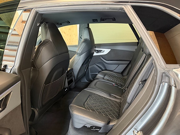 Audi Q8 9 of 26