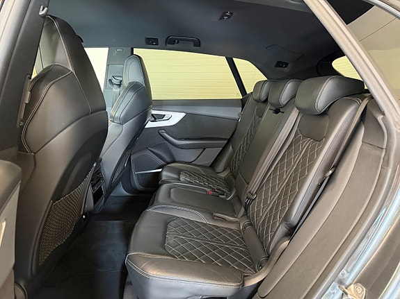 Audi Q8 10 of 26