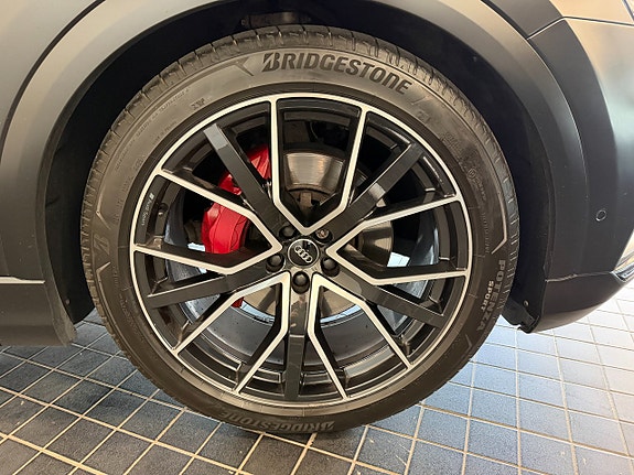 Audi Q8 25 of 26
