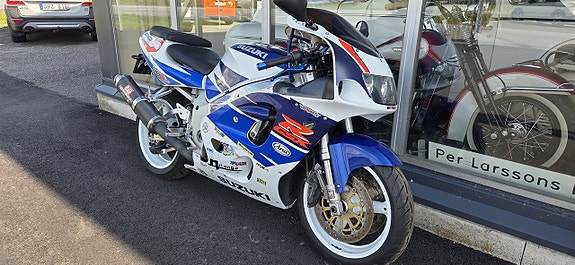 Suzuki GSX-R 750 SRAD 2 of 11