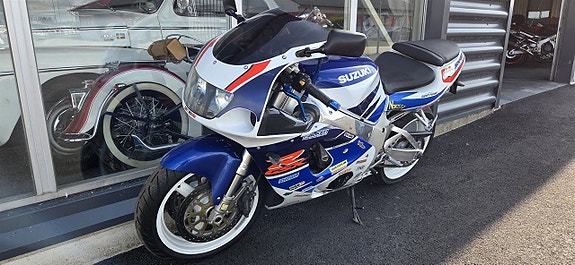 Suzuki GSX-R 750 SRAD 5 of 11