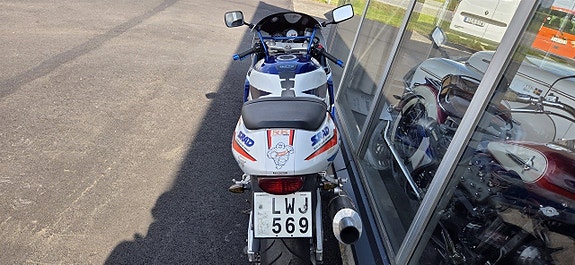 Suzuki GSX-R 750 SRAD 7 of 11