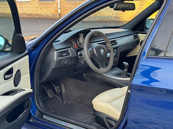 BMW 330xd 14 of 21