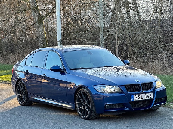 BMW 330xd 4 of 5