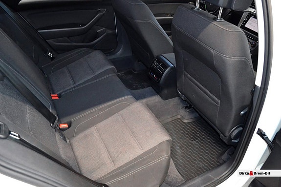 Volkswagen Passat 11 of 17