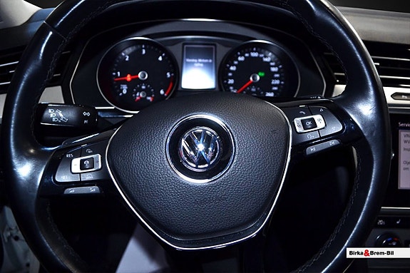 Volkswagen Passat 17 of 17