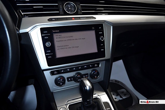 Volkswagen Passat 16 of 17