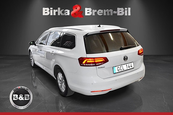 Volkswagen Passat 8 of 17