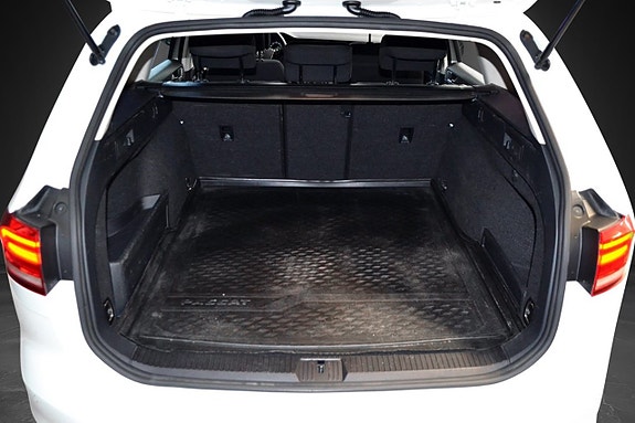 Volkswagen Passat 12 of 17