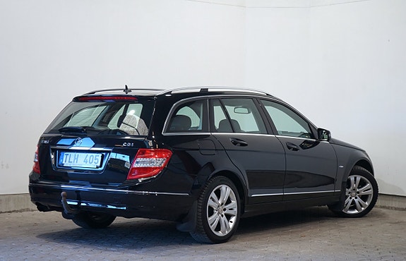 Mercedes-Benz C180 4 of 5