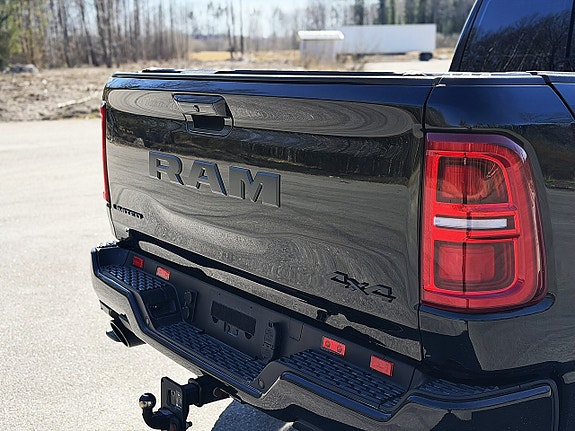 Dodge RAM 1500 5 of 5