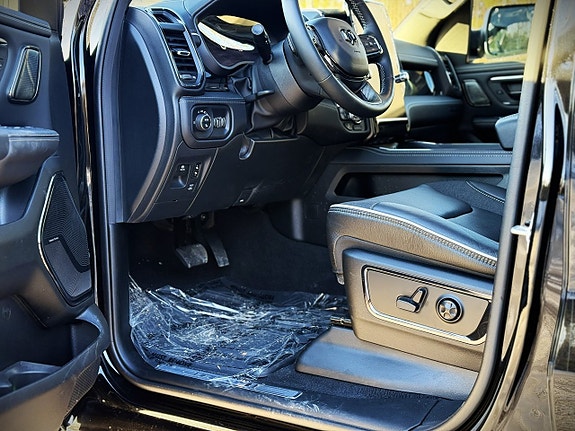 Dodge RAM 1500 14 of 25