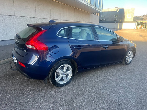Volvo V40 4 of 15