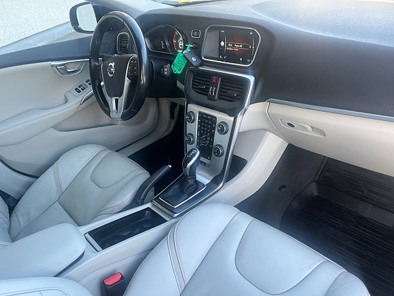 Volvo V40 7 of 15