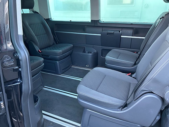 Volkswagen Multivan 6 of 8