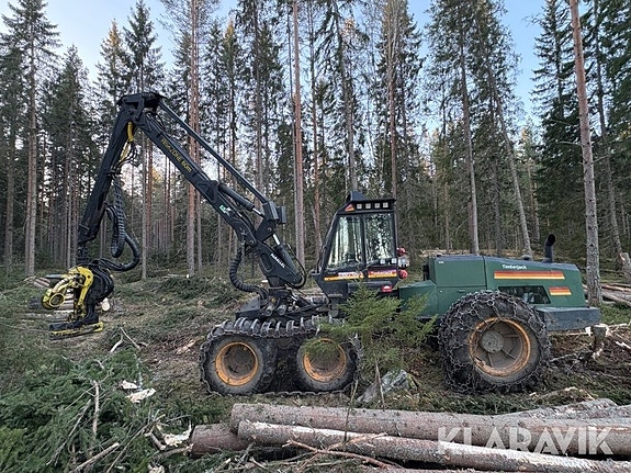 Skördare Timberjack FMG 990 med parallell log