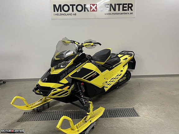 Ski-Doo Renegade 850 E-TEC 2 of 7