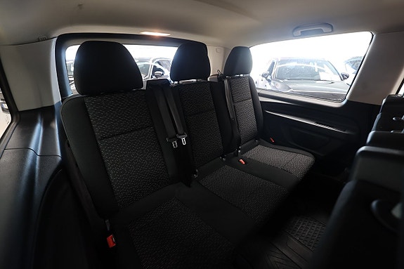 Mercedes-Benz eVito Tourer 10 of 15