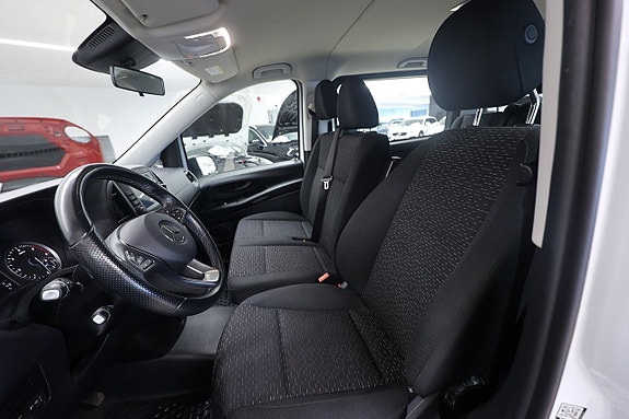 Mercedes-Benz eVito Tourer 12 of 15