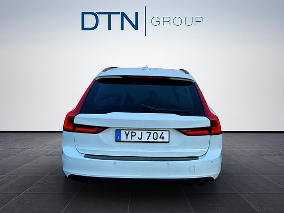 Volvo V90 2 of 16