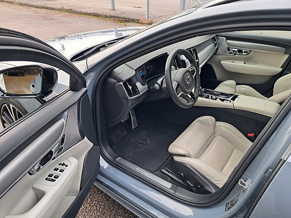 Volvo V90 2 of 7
