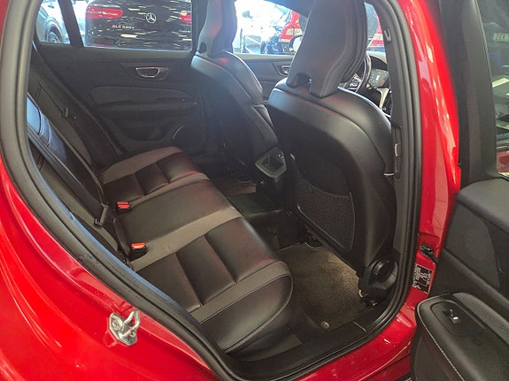 Volvo V60 14 of 27