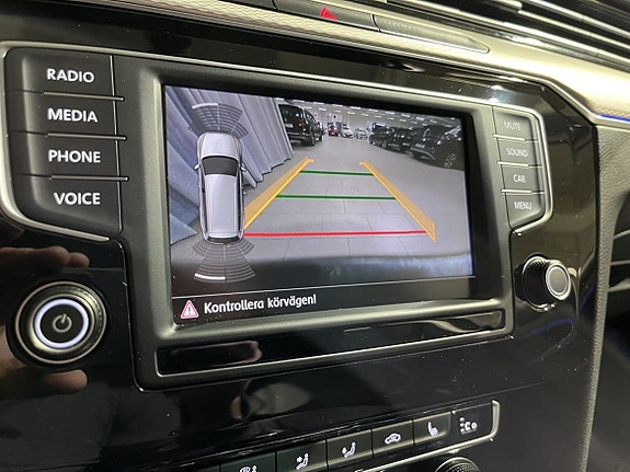 Volkswagen Passat 18 of 19