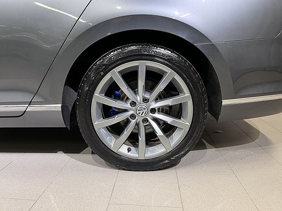 Volkswagen Passat 9 of 19