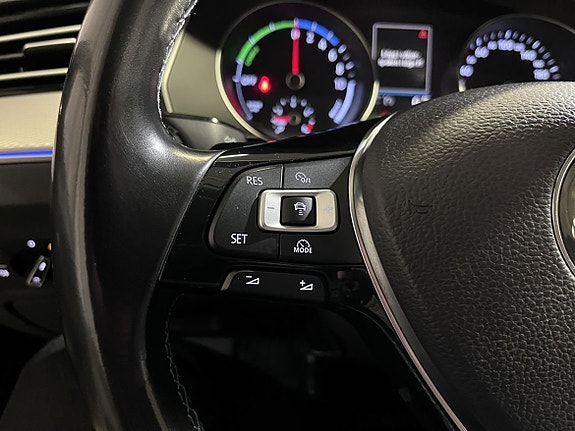 Volkswagen Passat 16 of 19