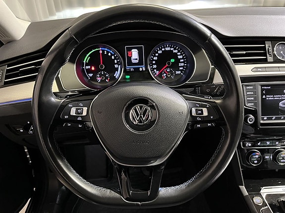 Volkswagen Passat 14 of 19