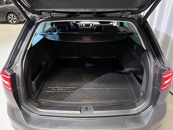 Volkswagen Passat 7 of 19