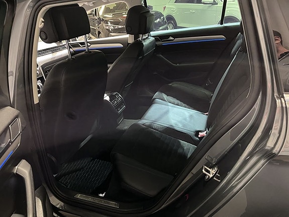Volkswagen Passat 12 of 19