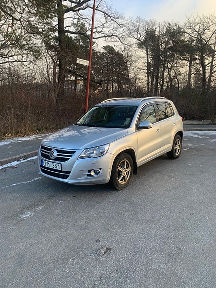 Volkswagen Tiguan 2 of 5