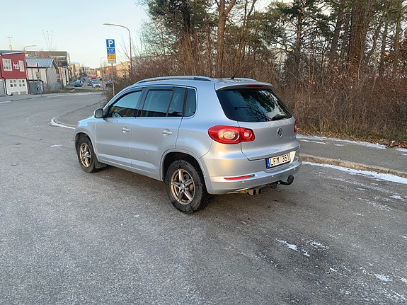 Volkswagen Tiguan 3 of 5