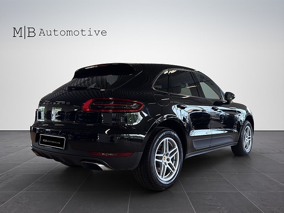 Porsche Macan 6 of 17