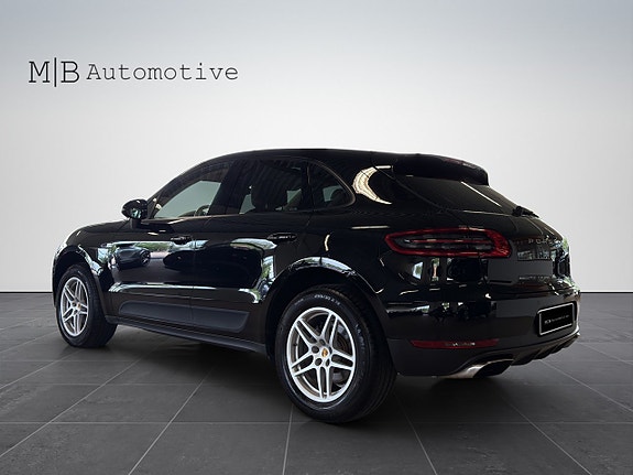 Porsche Macan 4 of 5