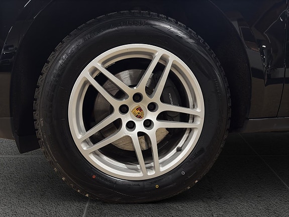 Porsche Macan 17 of 17