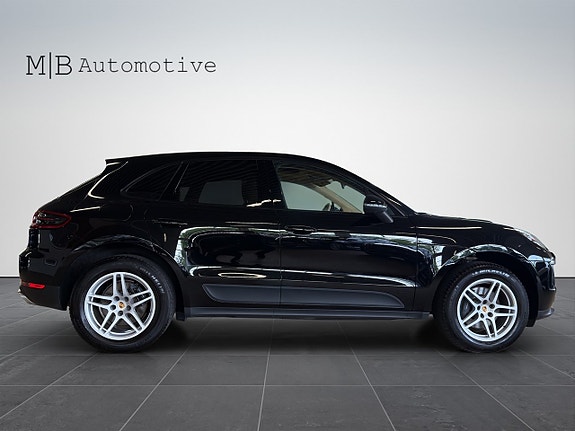 Porsche Macan 7 of 17