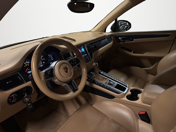 Porsche Macan 11 of 17