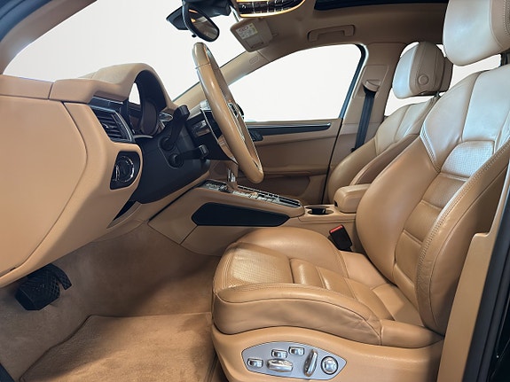Porsche Macan 9 of 17