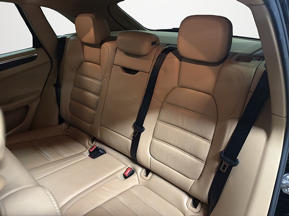 Porsche Macan 14 of 17