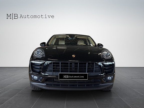 Porsche Macan 2 of 5