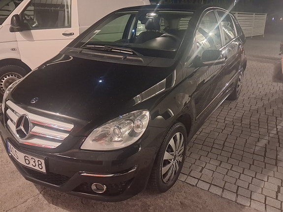 Mercedes-Benz B180