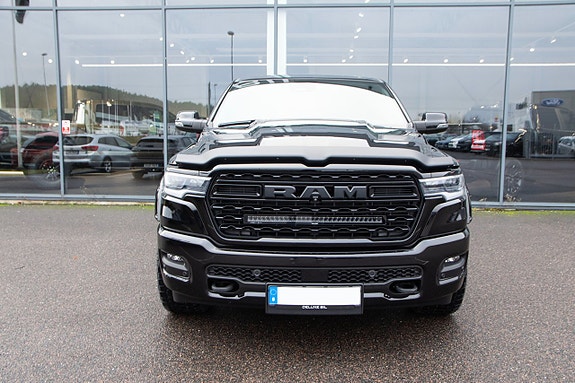 Dodge RAM 1500 2 of 5