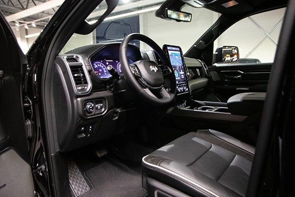 Dodge RAM 1500 8 of 14