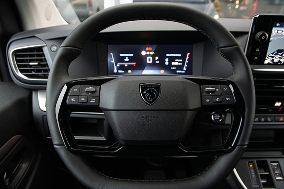 Peugeot Traveller 10 of 15